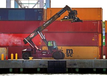Dockworkers union, port companies reach tentative 6-year deal